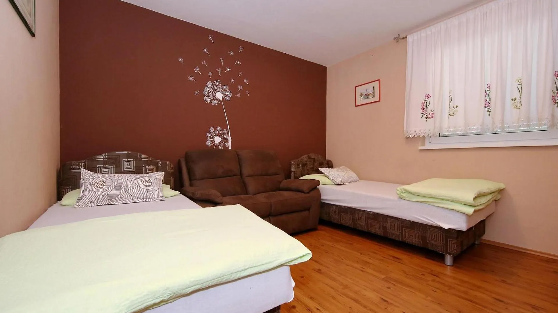 Beautiful Holiday Home With Private Pool, Nice Garden With Relax Area, Taverne Maslenica