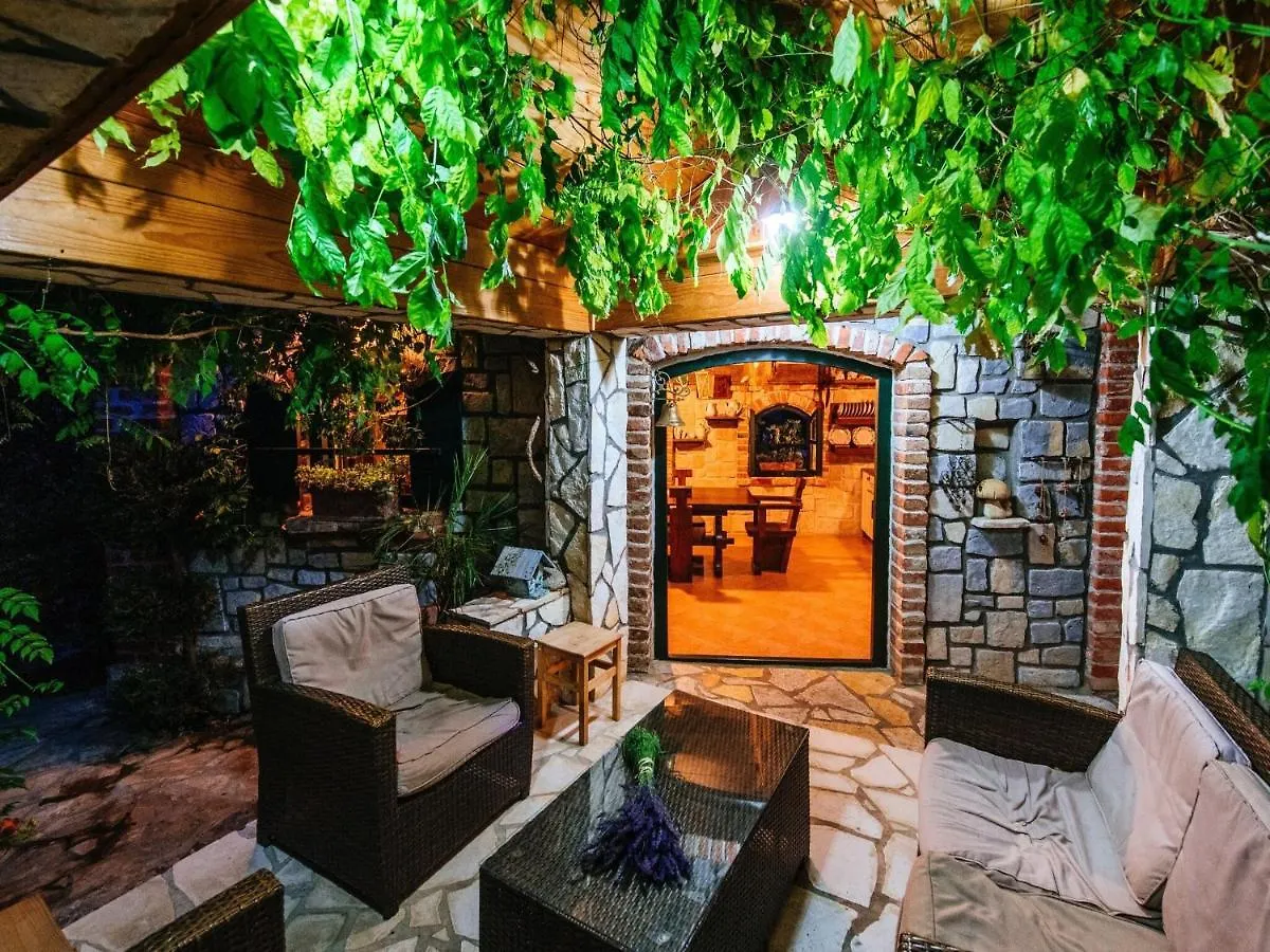 Beautiful Holiday Home With Private Pool, Nice Garden With Relax Area, Taverne Maslenica 0*,