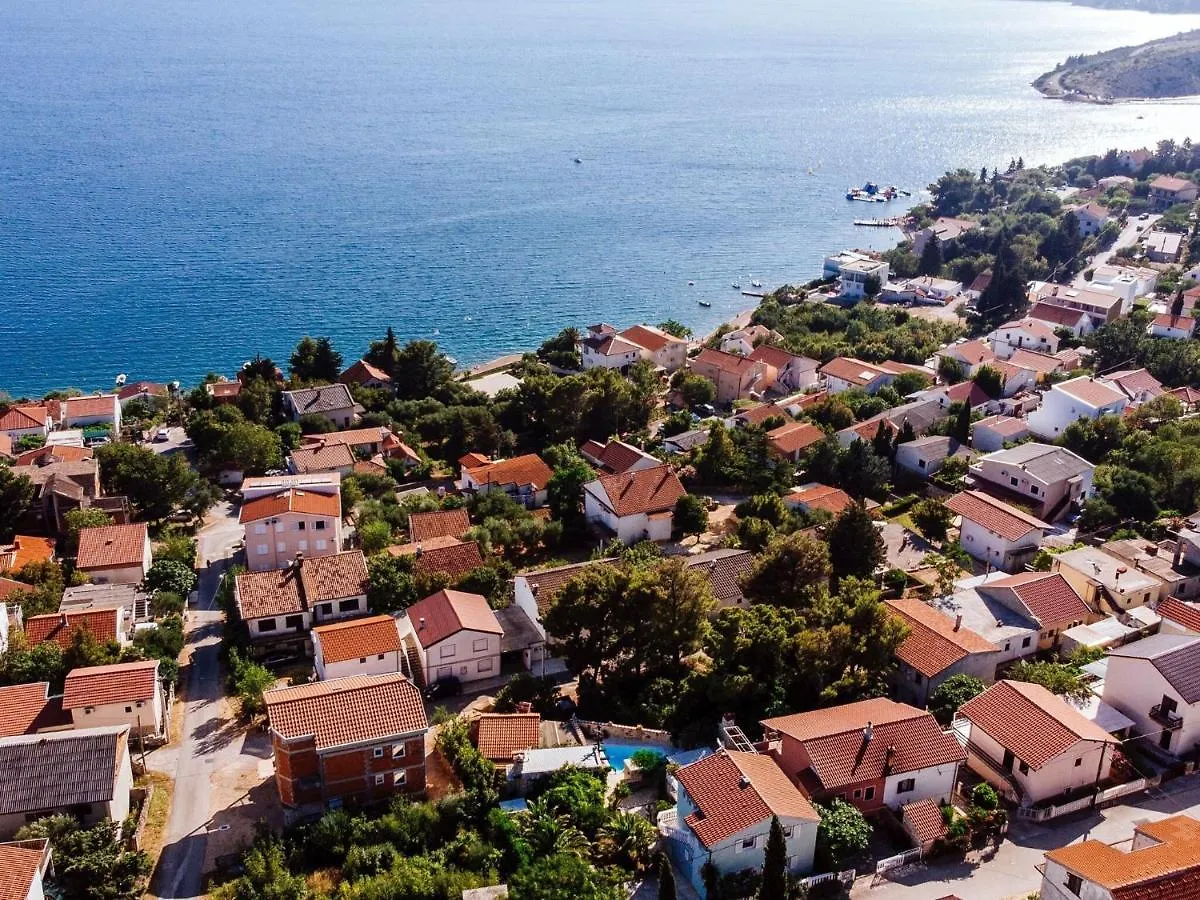 Beautiful Holiday Home With Private Pool, Nice Garden With Relax Area, Taverne Maslenica