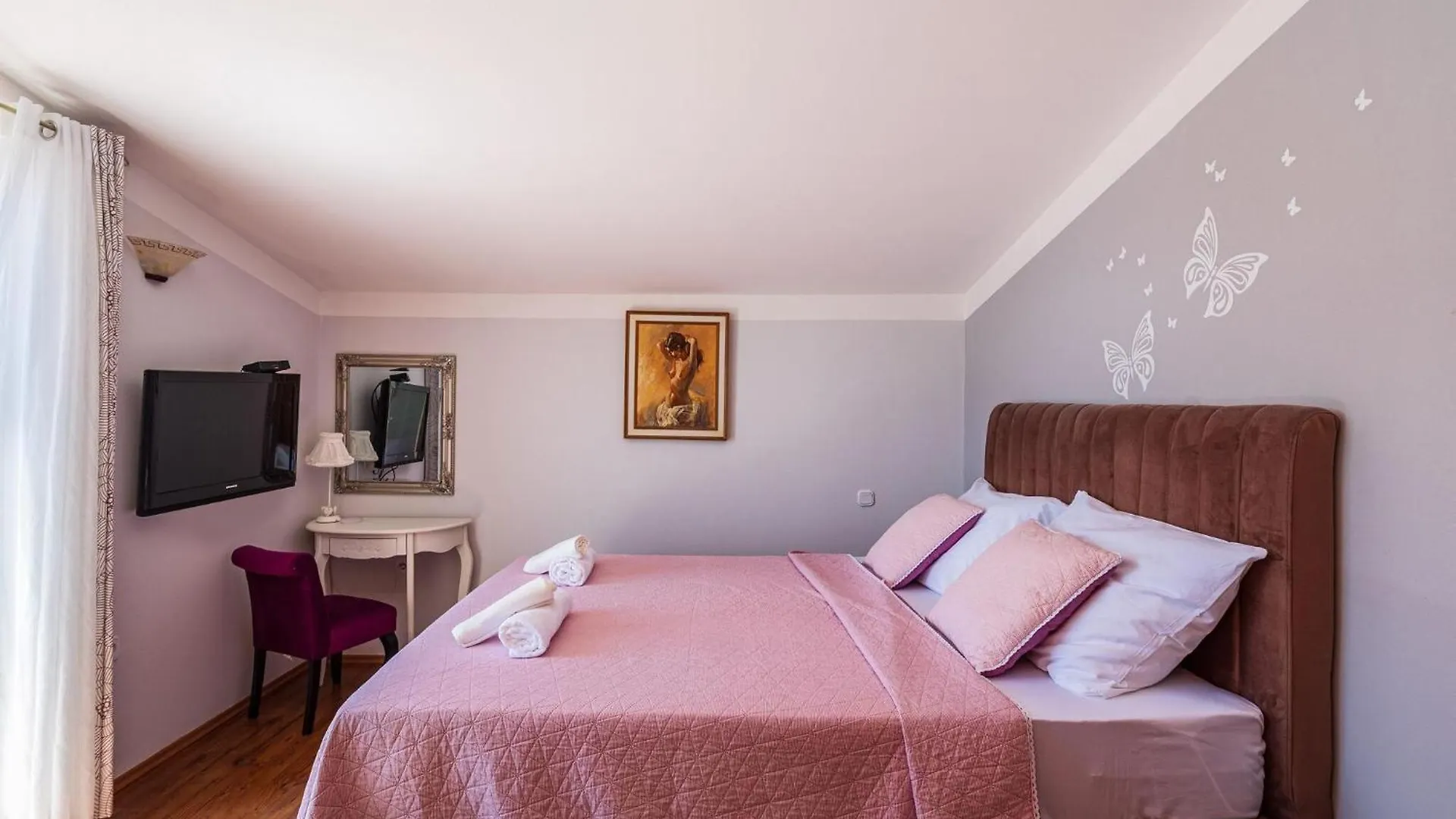 Beautiful Holiday Home With Private Pool, Nice Garden With Relax Area, Taverne Maslenica