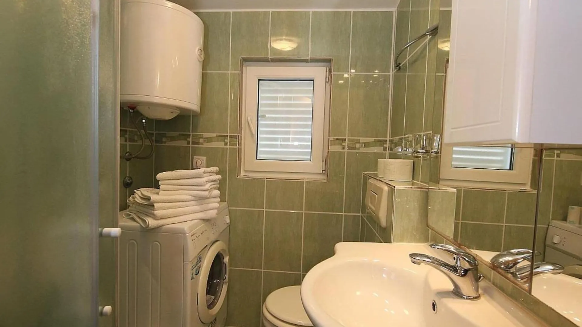 Beautiful Holiday Home With Private Pool, Nice Garden With Relax Area, Taverne Maslenica