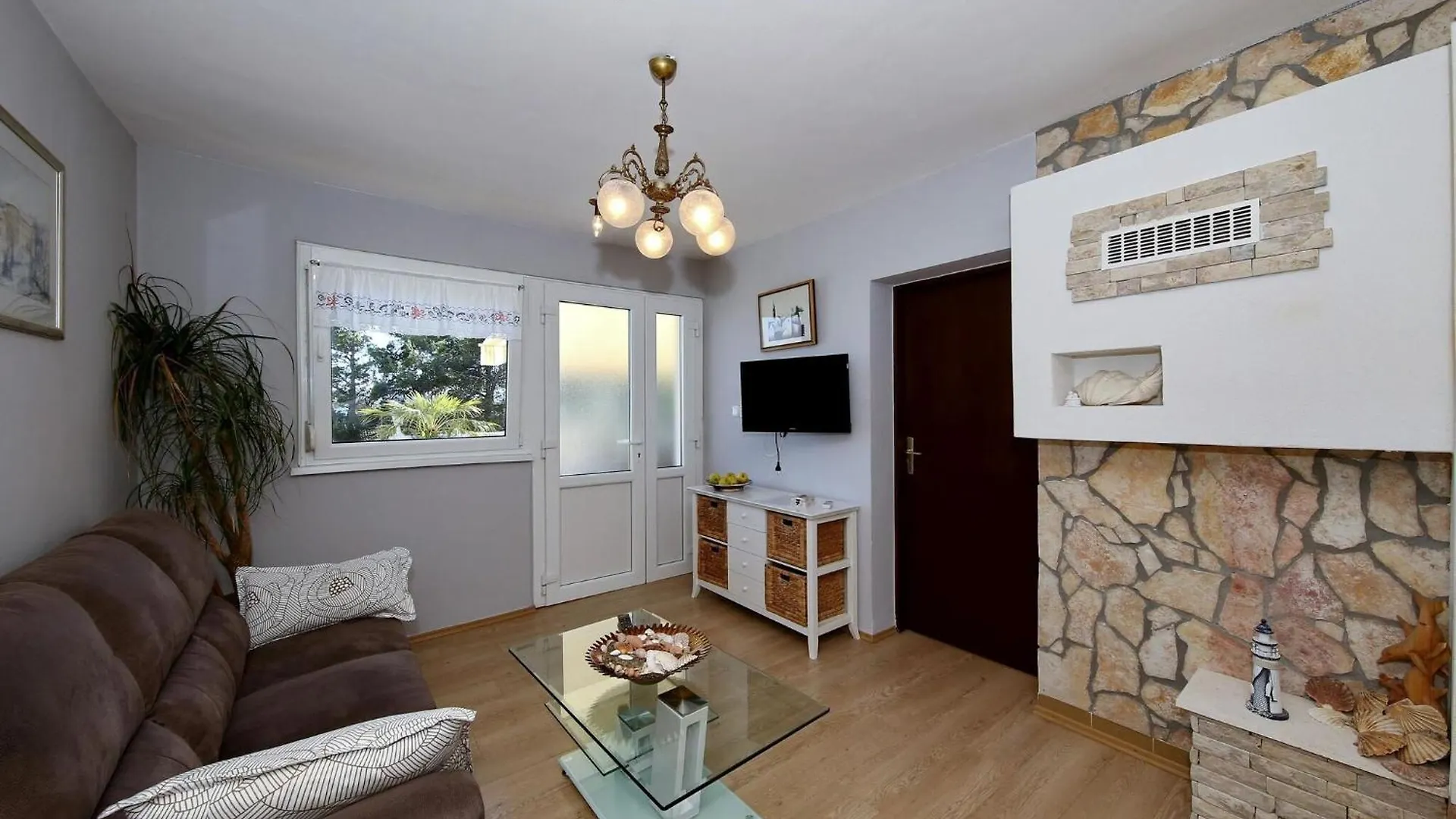 Beautiful Holiday Home With Private Pool, Nice Garden With Relax Area, Taverne Maslenica
