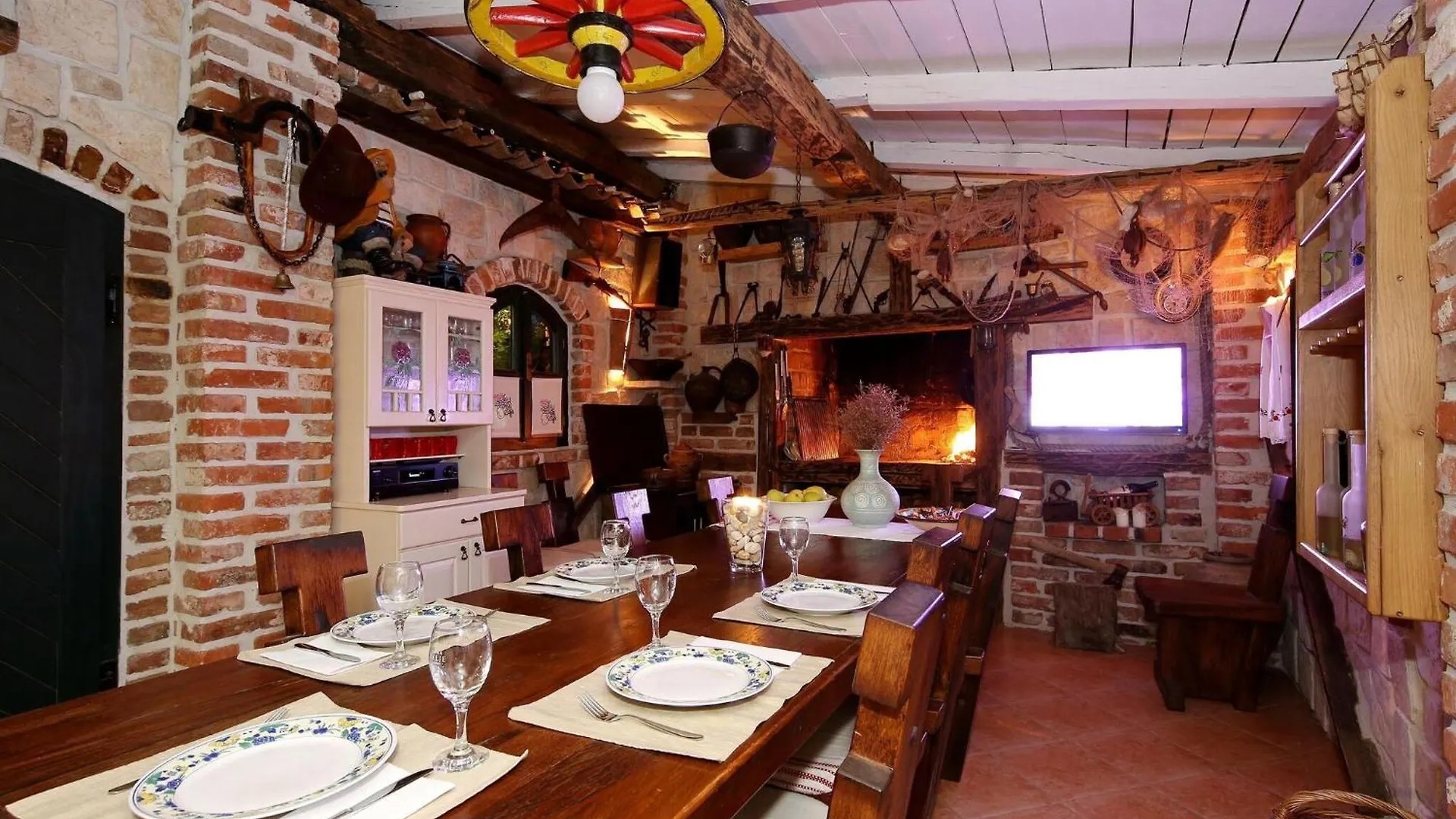 Beautiful Holiday Home With Private Pool, Nice Garden With Relax Area, Taverne Maslenica