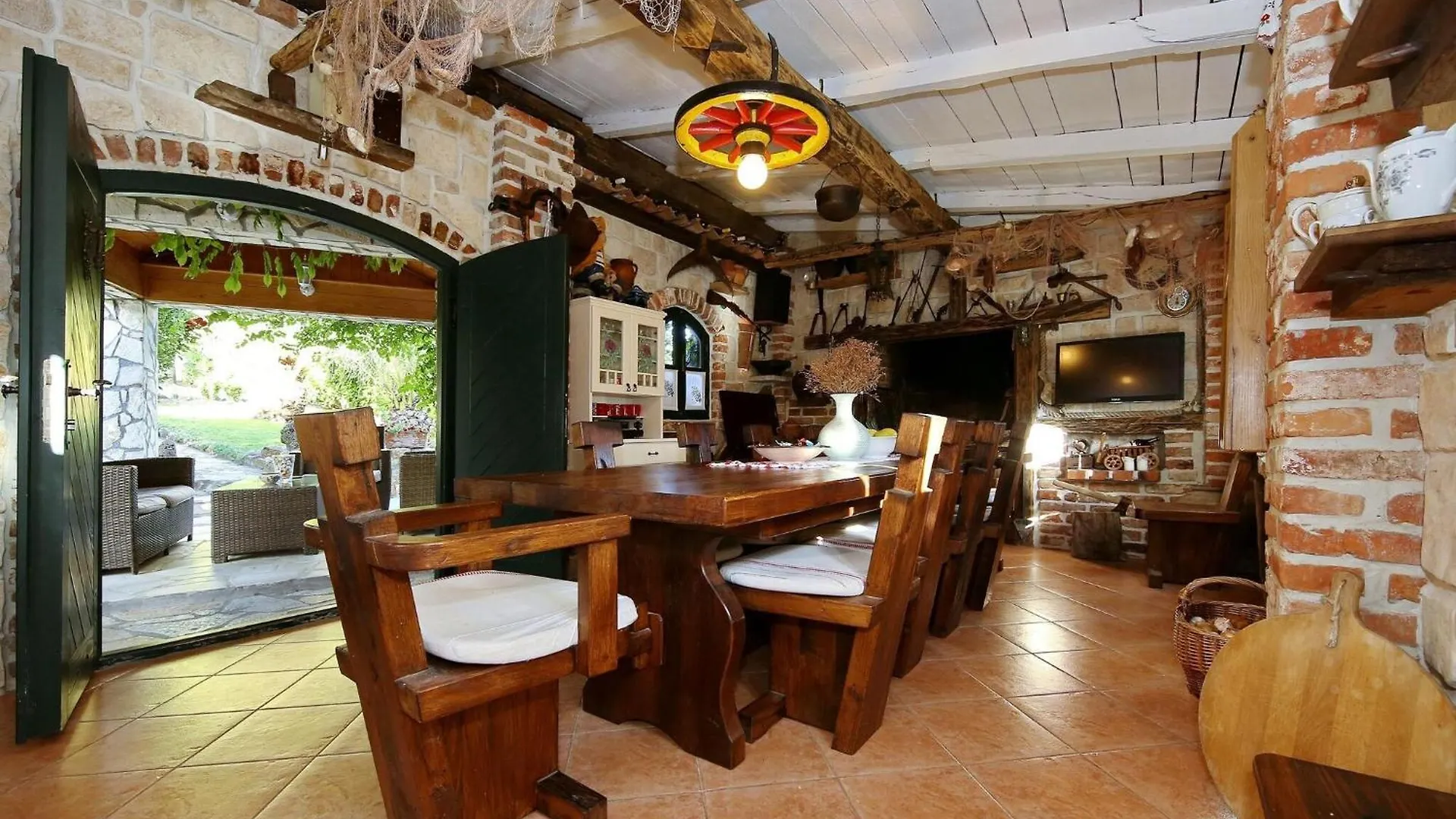 Beautiful Holiday Home With Private Pool, Nice Garden With Relax Area, Taverne Maslenica