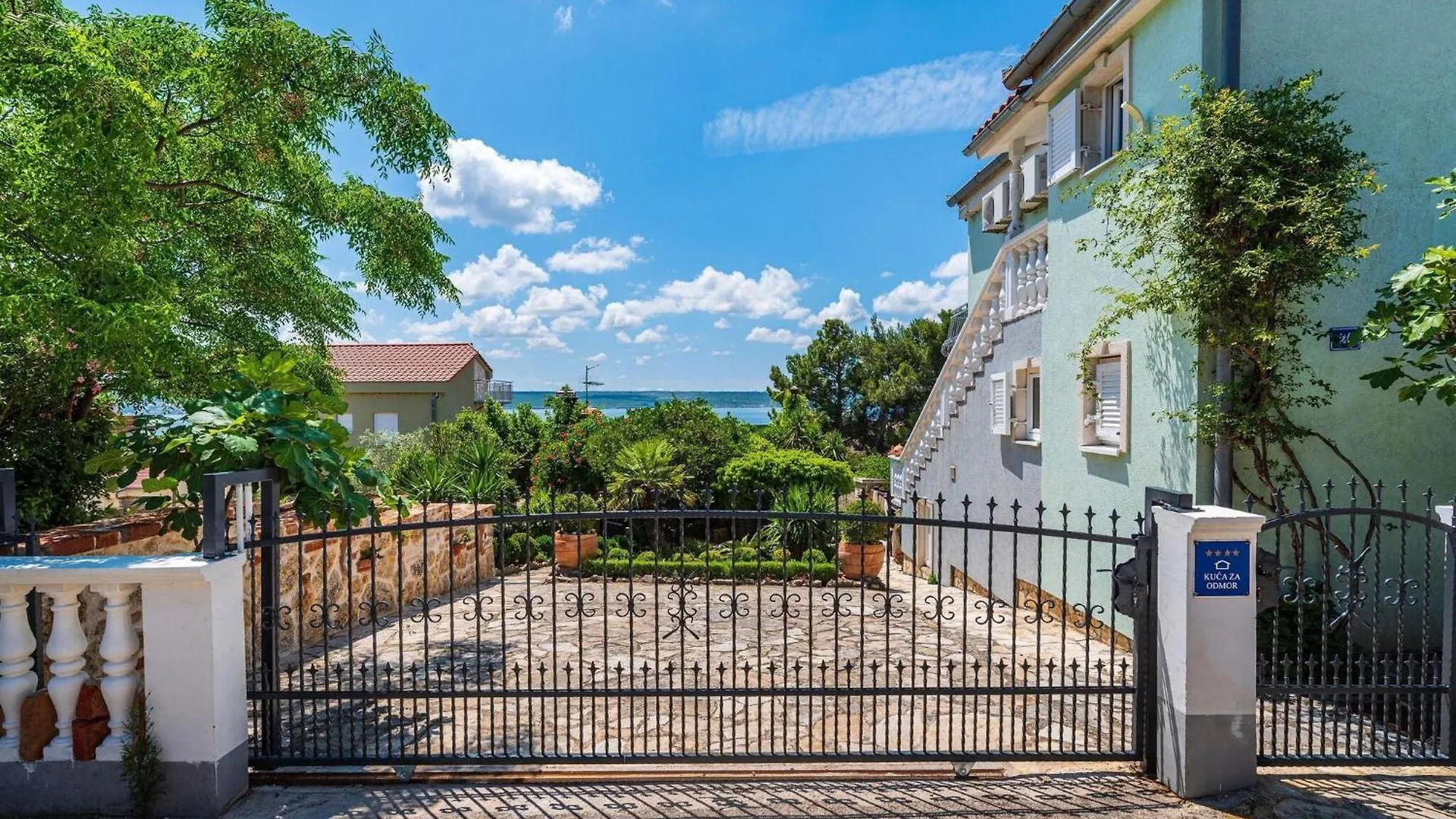 Beautiful Holiday Home With Private Pool, Nice Garden With Relax Area, Taverne Maslenica