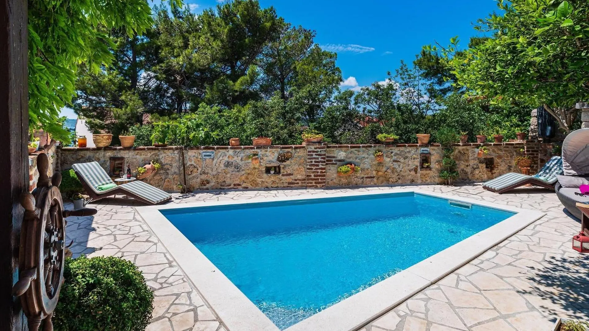 Beautiful Holiday Home With Private Pool, Nice Garden With Relax Area, Taverne Maslenica Croatia